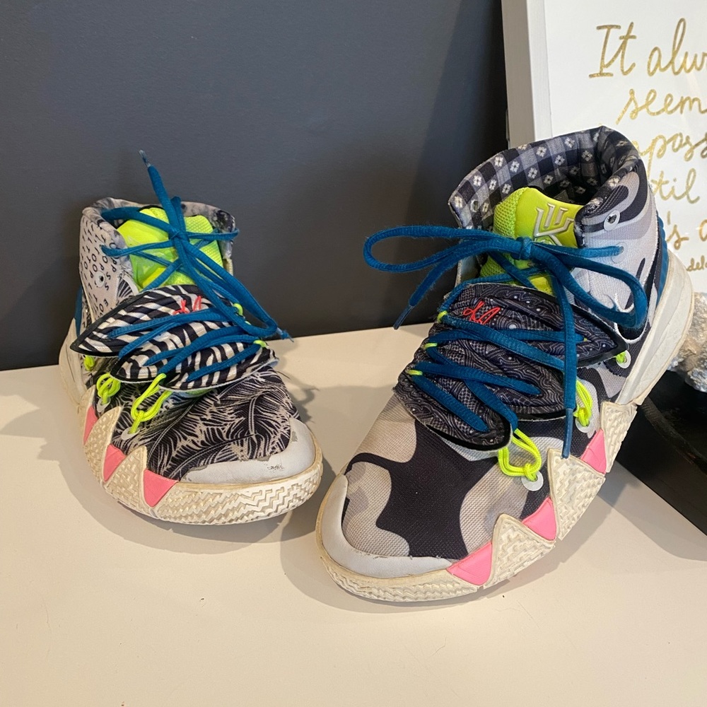 Nike Kybrid S2 what the neon basketball shoe, sz 5.5Y (7 women’s)